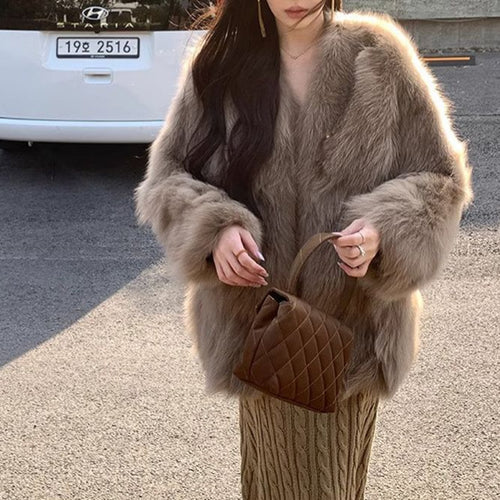 Veste en fausse fourrure à la mode pour femmes avec des détails de bouton élégants Chic & Stil