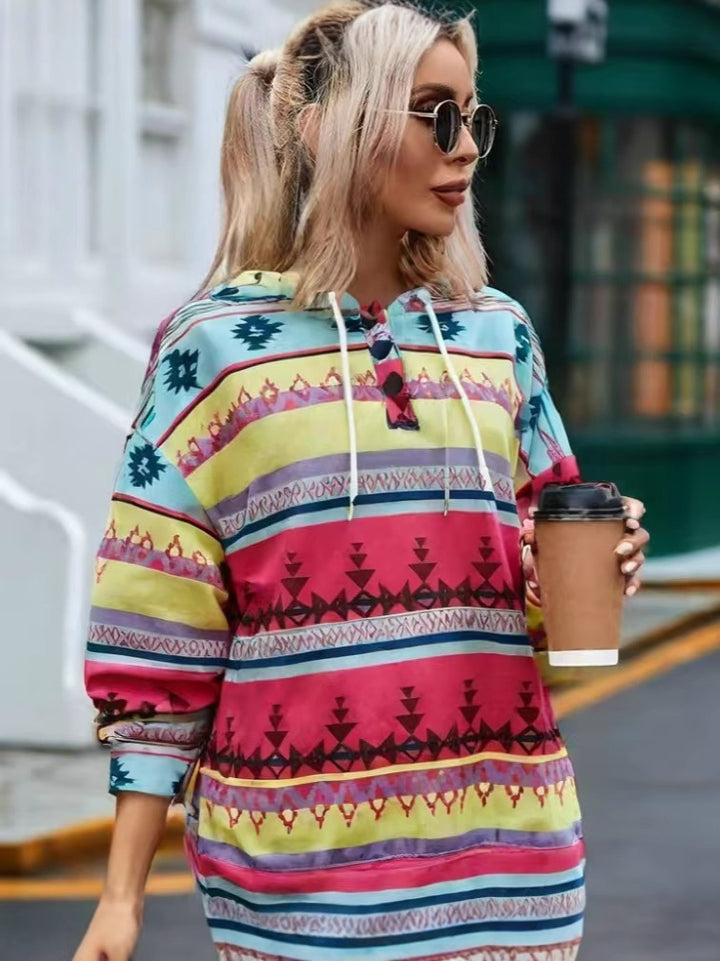 Hooded sweatshirt for women with a creative color pattern and practical buttons Lune London