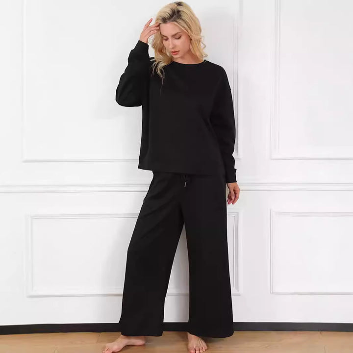 Lune London women's leisure set with elastic waistband and geometric pattern