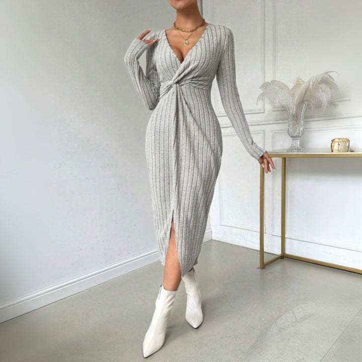 Robe midi ajustée pour femme avec détail twist et fente latérale Chic & Stil