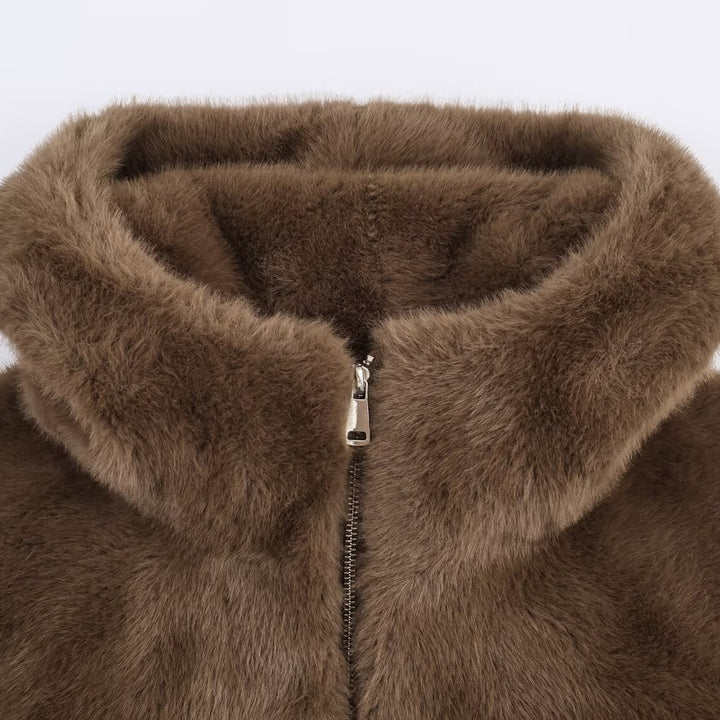 Ladies Cozy and luxurious faux fur jacket with hood and practical pockets Lune London