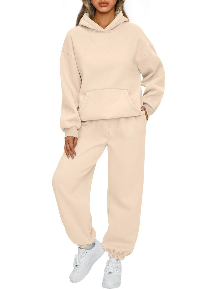 Ladies comfortable tracksuit with practical pockets Lune London