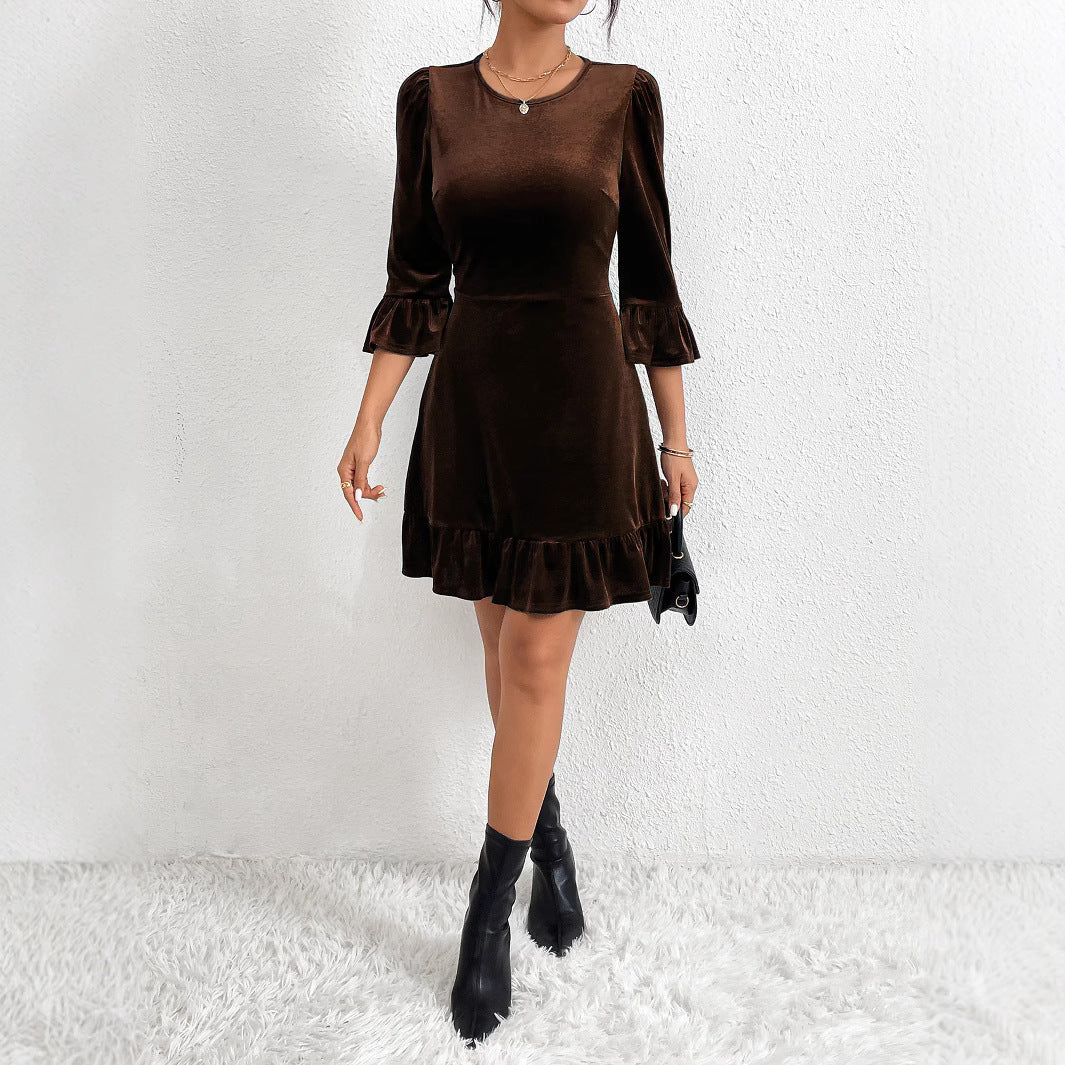 Robe minime en velours pour femmes avec des détails froncés et des manches volumineuses Chic & Stil