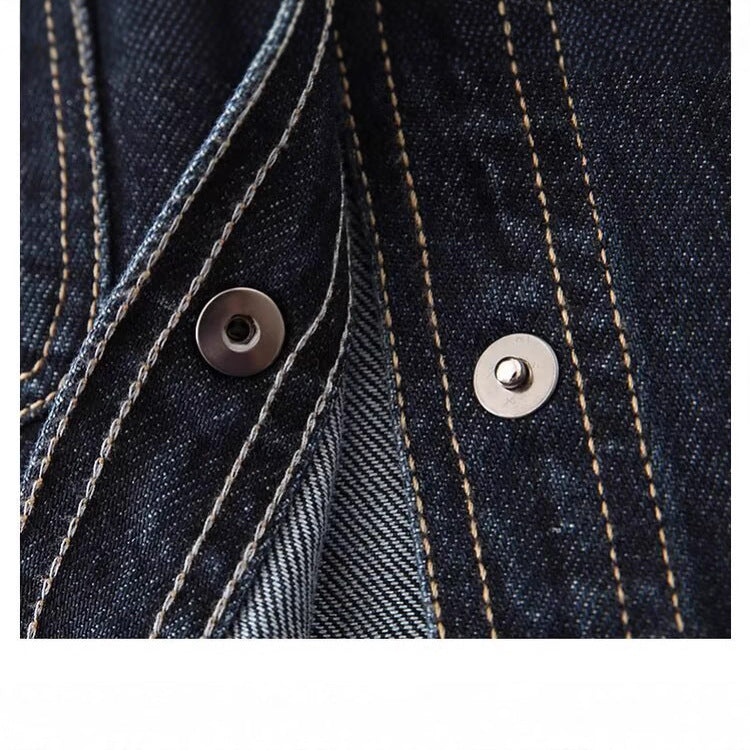 Veste en jean pour femmes avec deux poches poitrine plaquées et col classique Chic & Stil