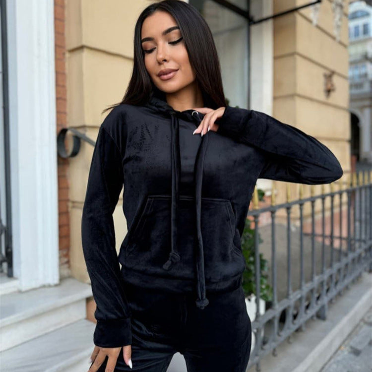 Thermal tracksuit set for women in luxurious velvet with high collar and practical pockets Lune London