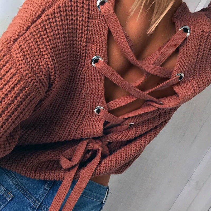 Knit sweater for women with open back and trendy detail Lune London