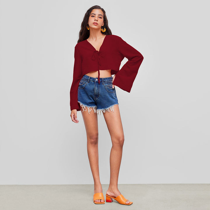 Haut court femme avec un profond décolleté en V et un nœud ludique Chic & Stil