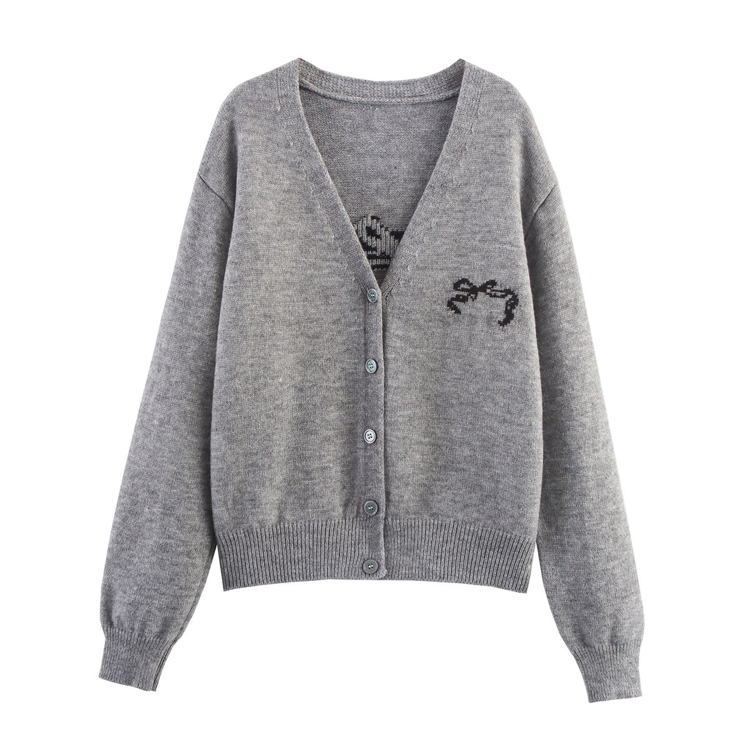 Ladies cozy knit pullover with an elegant V-neck and a decorative cut Lune London