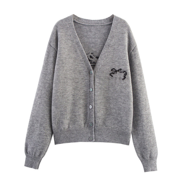 Ladies cozy knit pullover with an elegant V-neck and a decorative cut Lune London
