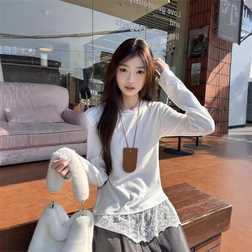 Women's long-sleeved top with delicate lace trim Chic & Stil