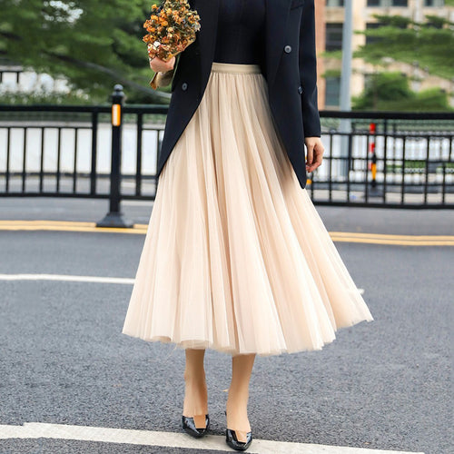 Elegant tulle skirt for women with a flared cut and an elastic waistband Amarae