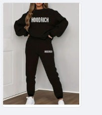 Women's casual set of sweater and joggers with sporty lettering Chic & Stil