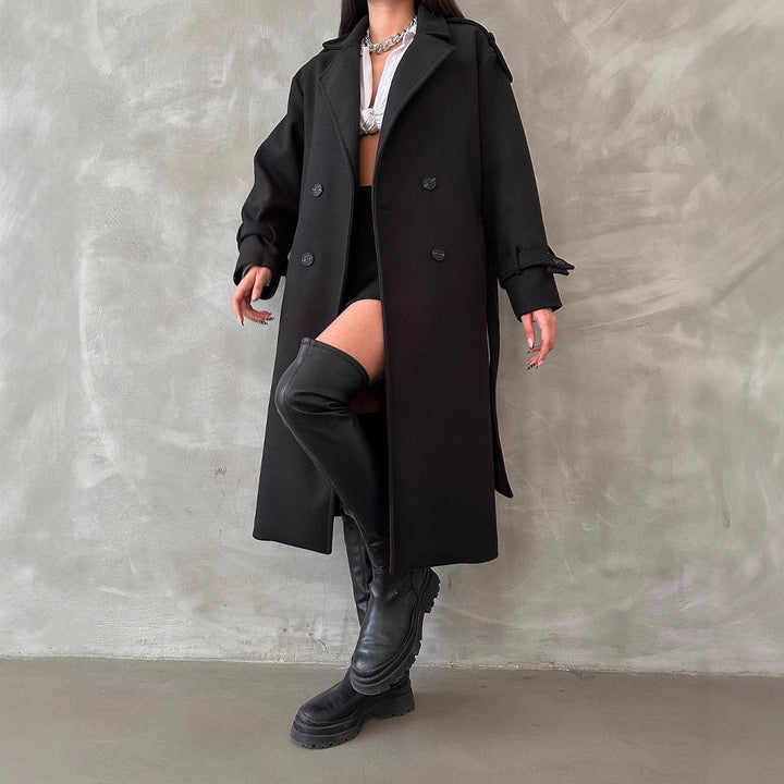 Stylish women's trench coat with elegant details and a double-breasted front closure Lune London