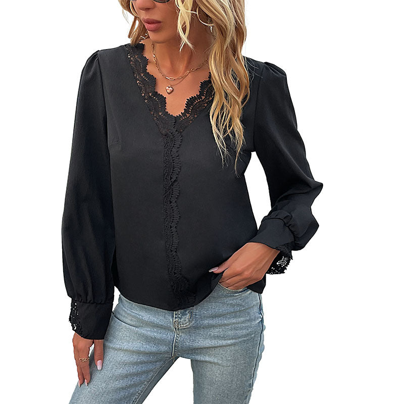 Elegant ladies blouse with lace details and V neck Lune London