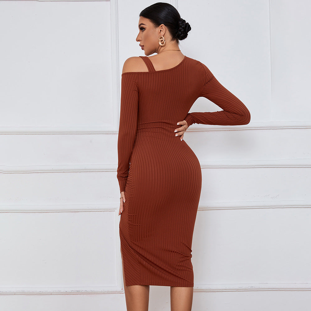 Robe ajustée en rib pour femme avec encolure asymétrique et fronces sophistiquées Chic & Stil