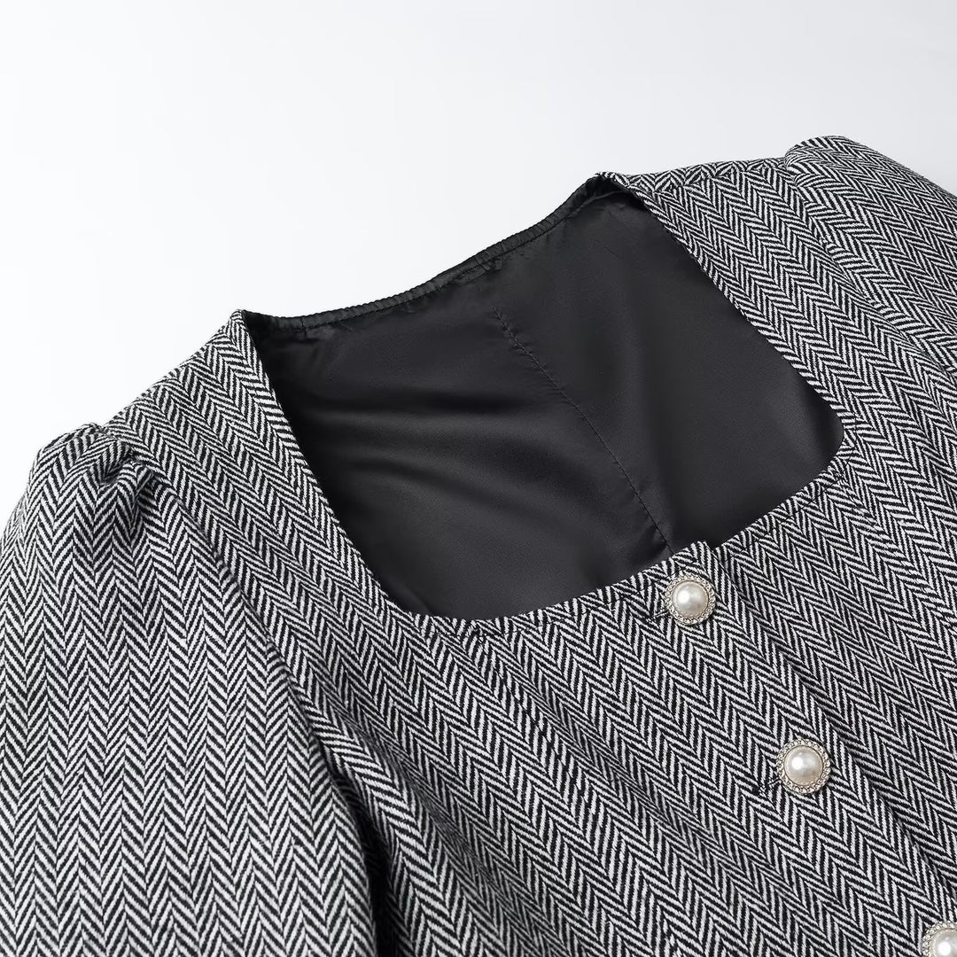 Women's short blazer with herringbone pattern, square neckline and decorative buttons Amarae