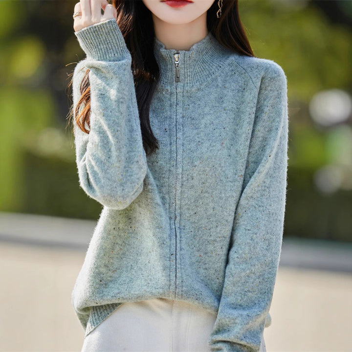 Pull à zip confortable pour femmes avec col haut et texture fine Chic & Stil