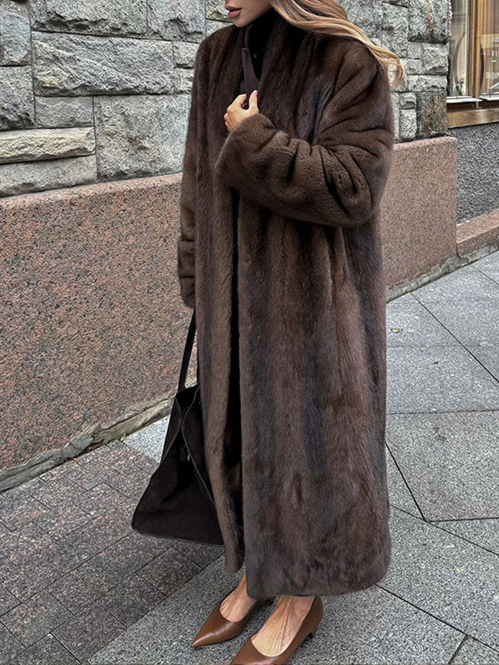 Women's faux fur coat with a luxurious design and a trendy cut Lune London