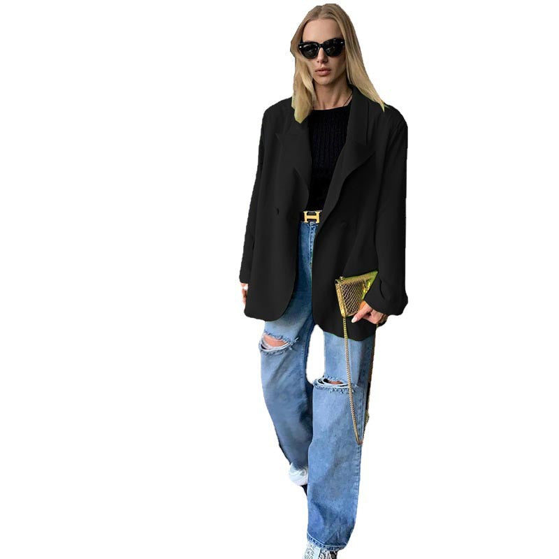 Casual oversized blazer for women with a modern cut and chic elegant details