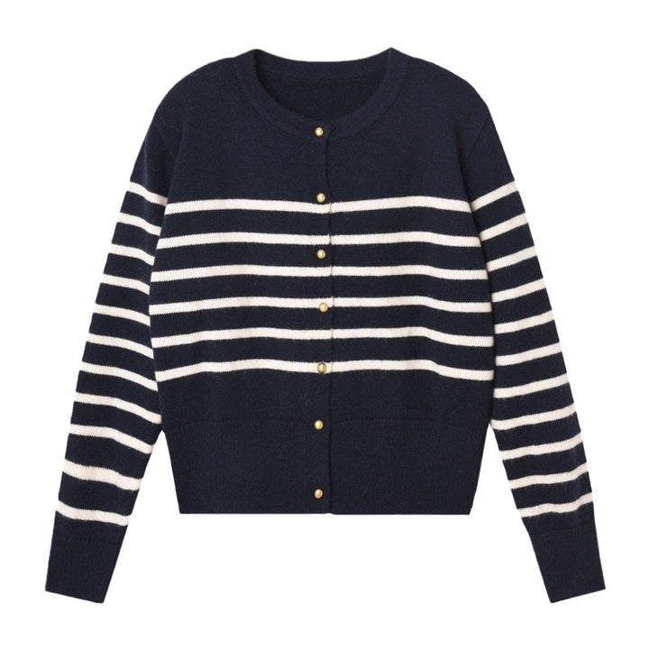 Cardigan rayé pour femmes en matériau fin avec des boutons dorés Chic & Stil