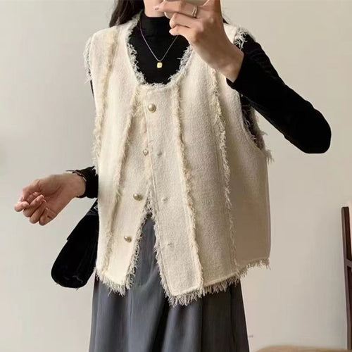 Gilet tricoté sans coutures pour femmes avec des détails de bouton élégants et des bords effilochés Chic & Stil