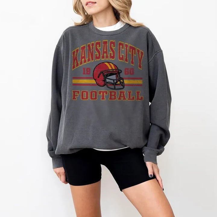 Women Oversized Sweatshirt with nostalgic football motif Chic & Stil