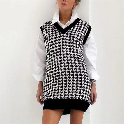 Women Casual Knit Sweater with V-neck and Houndstooth Pattern Amarae