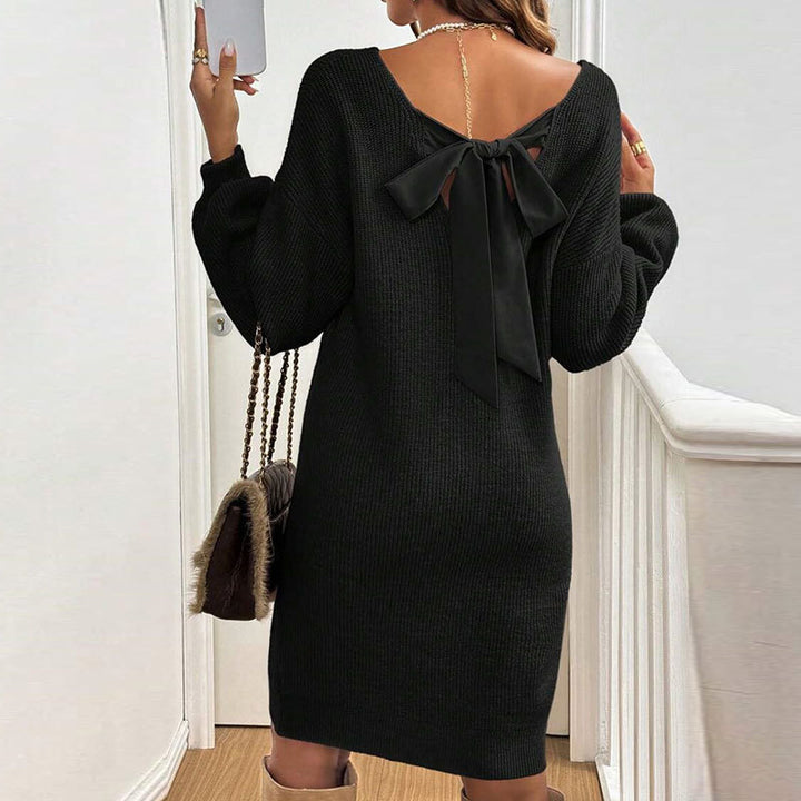 Robe tricotée pour femme avec une découpe sophistiquée au dos et un détail en nœud Chic & Stil