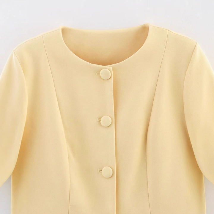 Trendy short jacket for women with textured design Lune London