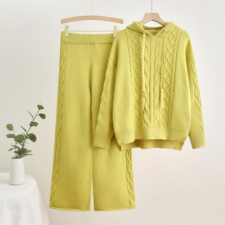 Lune London casual knitted loungewear set for women with hood and wide legs