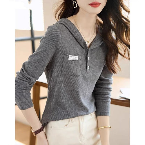 Hoodie décontracté pour femmes avec patte de boutonnage et poche poitrine décorative Chic & Stil
