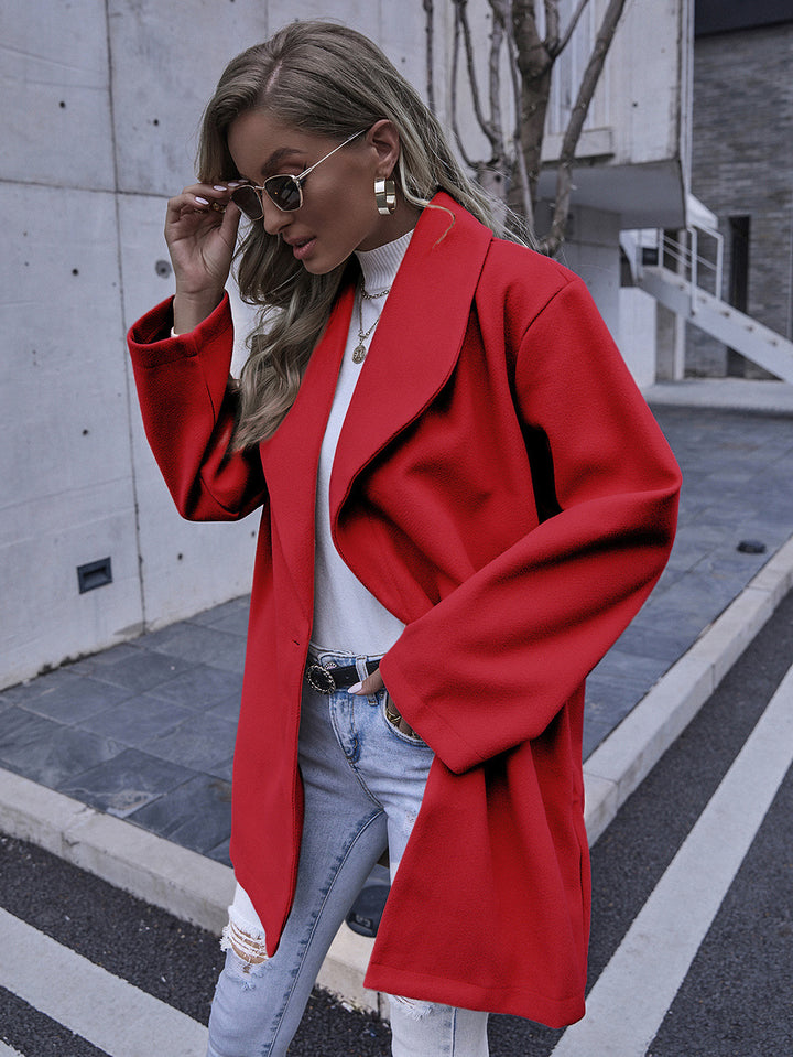 Ladies oversized fashionable coat with an elegant lapel and a practical cut Lune London