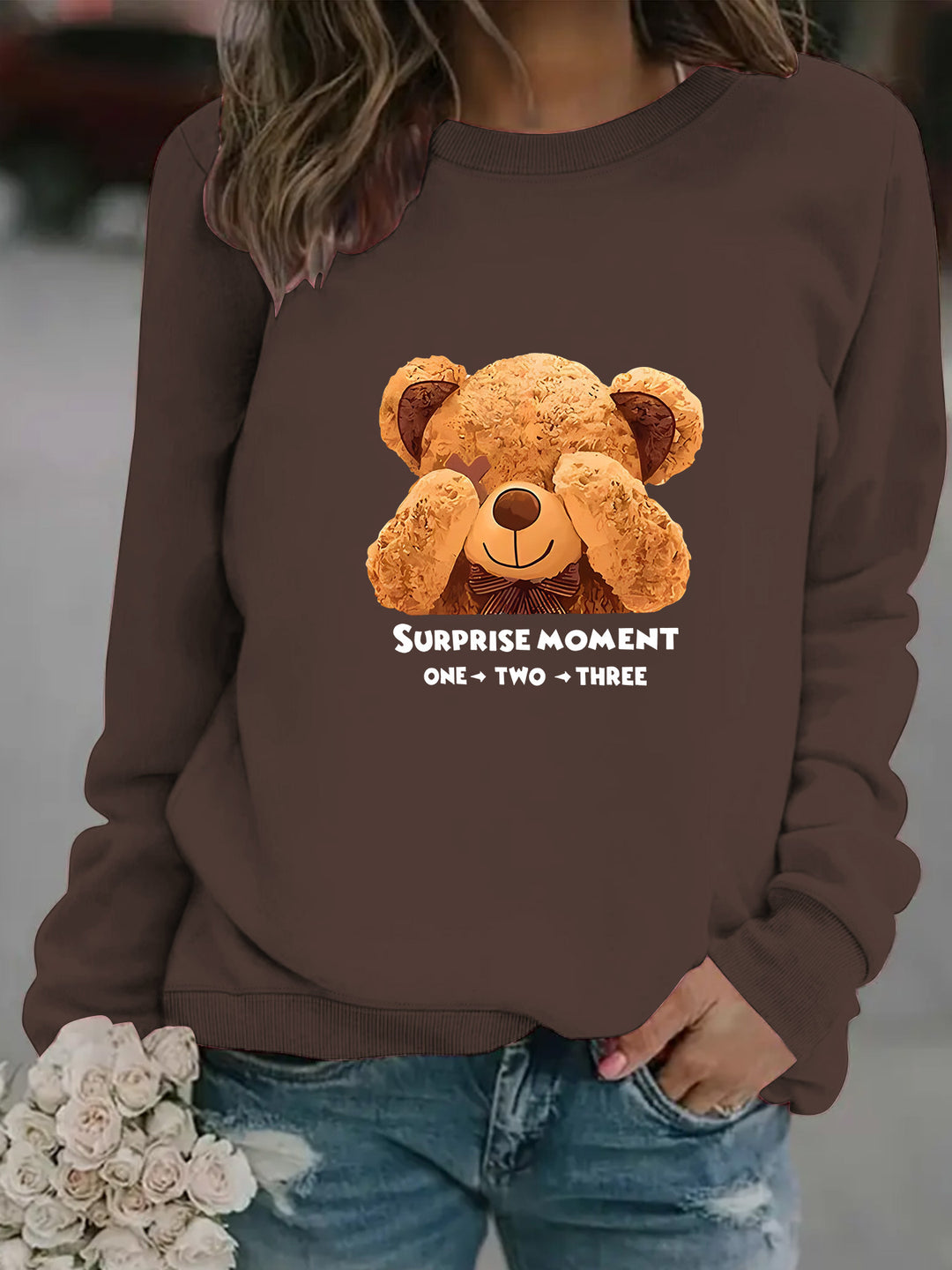 Women's sweatshirt with cute bear design and modern lettering Chic & Stil