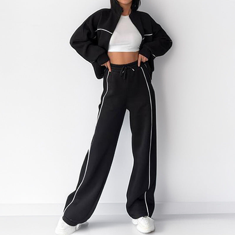 Ensemble sportif pour femmes avec matériau doux et inserts en hauteur. Chic & Stil