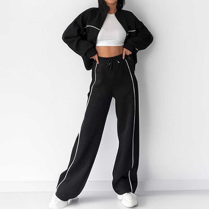 Ensemble sportif pour femmes avec matériau doux et inserts en hauteur. Chic & Stil