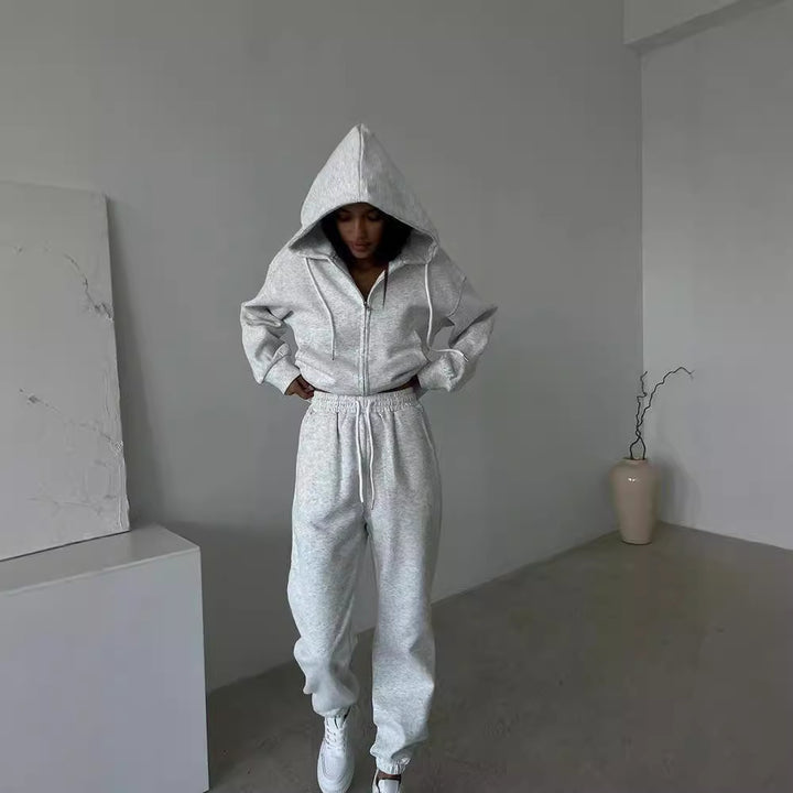 Women's sporty hoodie set with high waistband and practical pockets Chic & Stil
