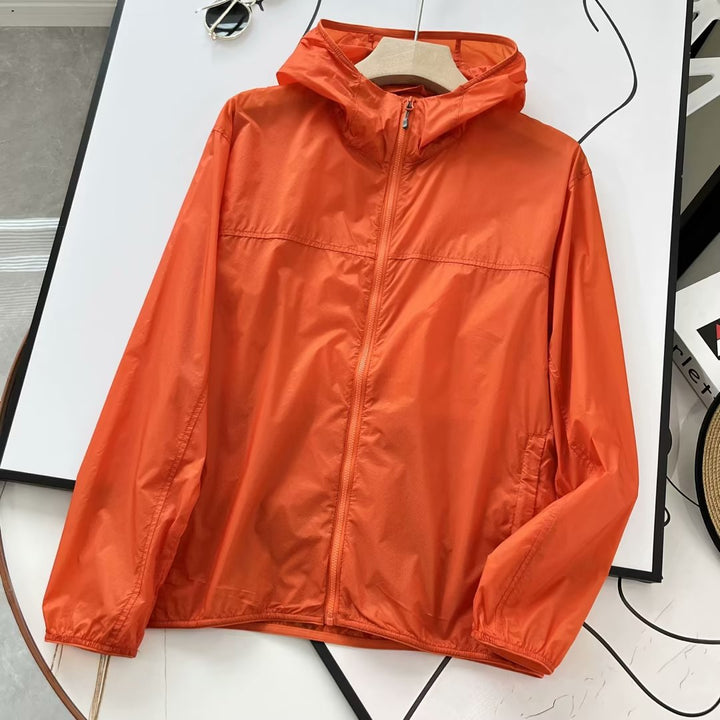 Veste de sport légère pour femmes avec capuche Chic & Stil