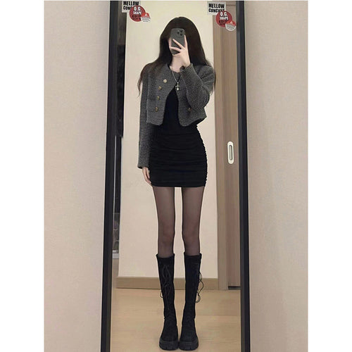 Women's fitted wrap dress with stylish gathering effect and long sleeves
