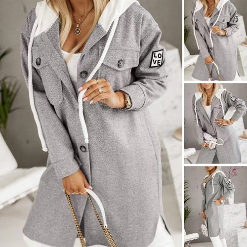 Veste à capuche surdimensionnée pour femmes avec des détails de boutons élégants et des poches Chic & Stil