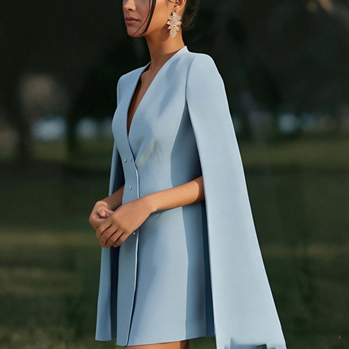 Robe pull pour femmes avec capuche et double patte de boutonnage Chic & Stil