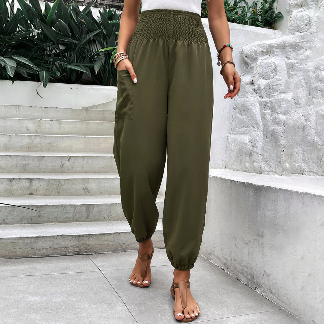 High-waisted leisure trousers for women with elastic waist and practical side pockets Lune London