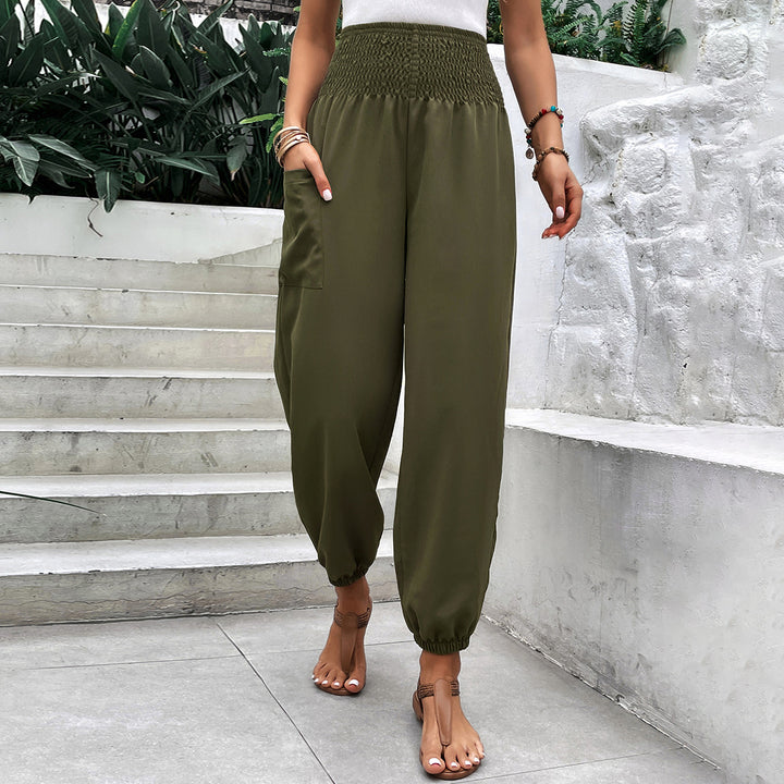 High-waisted leisure trousers for women with elastic waist and practical side pockets Lune London