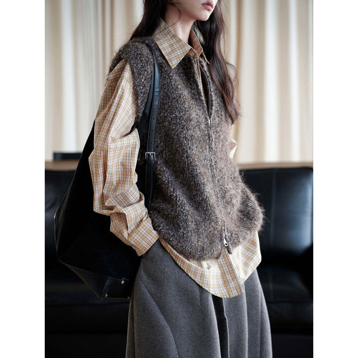 Women's Fluffy Zip Vest made of Boucle Knit Amarae