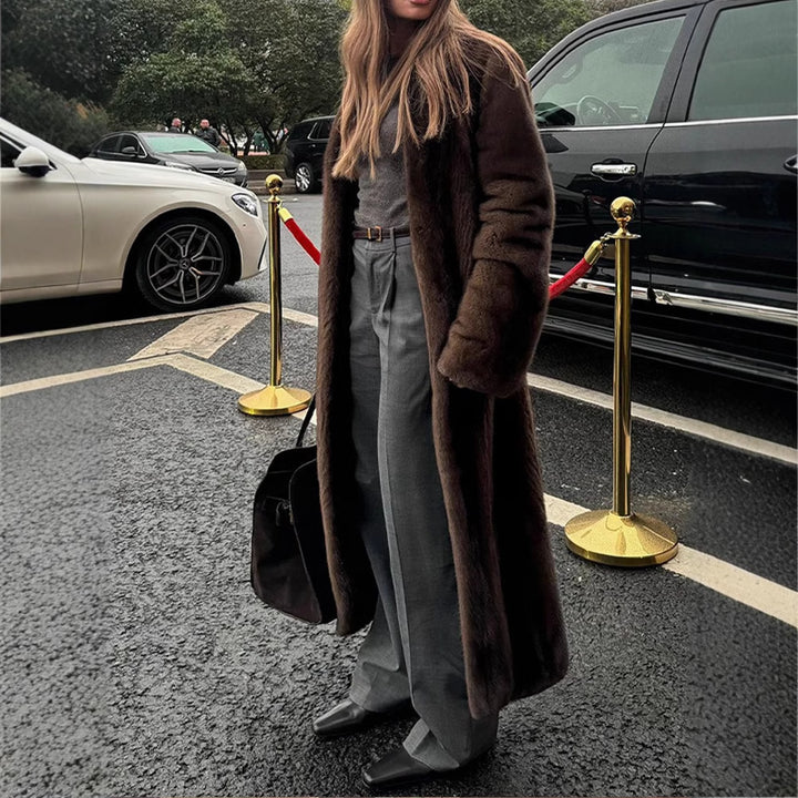 Women's faux fur coat with a luxurious design and a trendy cut Lune London