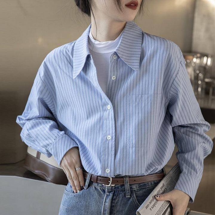 Chemise décontractée pour femmes avec de fines rayures Chic & Stil