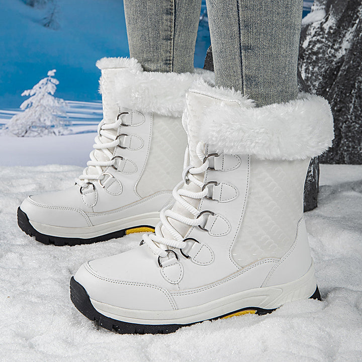 Women's winter hiking boots with insulating lining and non-slip sole Lune London