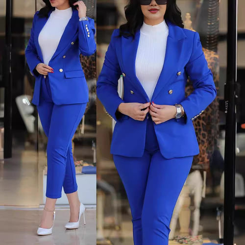 Ladies elegant and stylish business suit with double-breasted and fitted cut Amarae