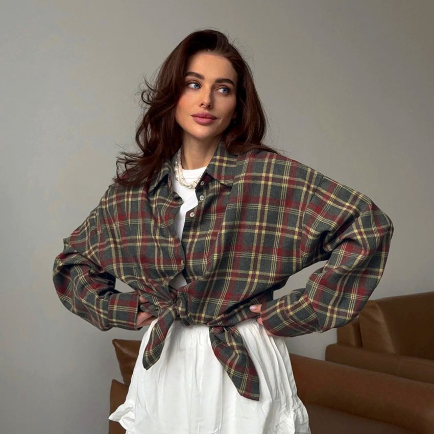 Plaid cotton blouse for women with button-down collar and long sleeves Lune London