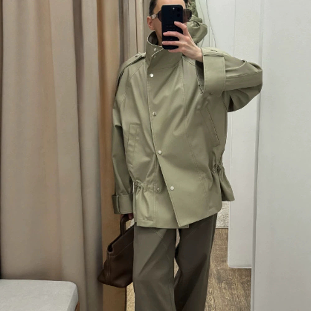 Women's short parka with high stand-up collar, shoulder flaps and adjustable drawstring Amarae