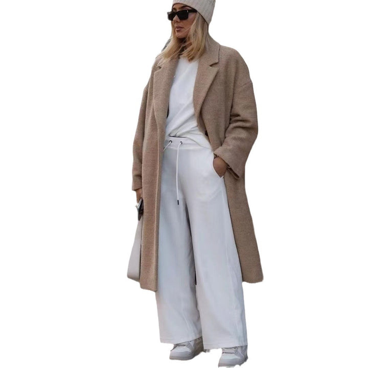 Elegant and warm wool coat for women with modern cut Lune London